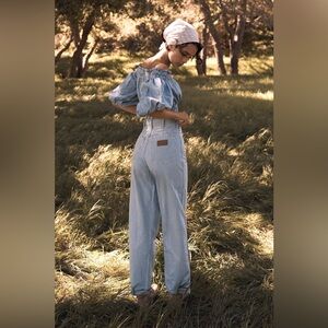 Wrangler High-Rise Tapered Barrel Jeans size 29